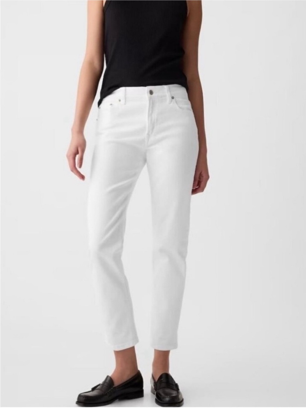 Gap 1969 Girlfriend Mid Rise White Jeans — Size 29/8L 👖